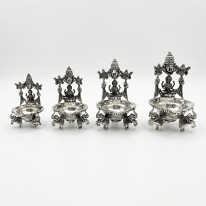Balaji Lakshmi Deepa de Plata con Acabado Antiguo, Decoración Religiosa Hecha a Mano, Ídolo de Templo, Monumento de Plata Pura, para Adoración Espiritual, Paquete de 4 - Product Image 3