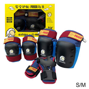 Ensemble de protection sportive pour skateboard, comprenant un casque et des protections (genouillères, coudières et protège-poignets) - Product Image 1