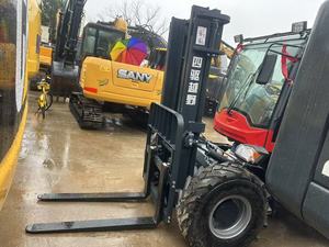 Montacargas Usado Yichen de 3.5 Toneladas a Gasolina con Mástil de Tres Etapas en Venta - Product Image 5