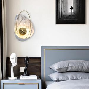 โคมไฟติดผนังดีไซน์เนอร์สไตล์นอร์ดิกโพสต์โมเดิร์น หรูหราด้วยลายหินอ่อนเทียมและเปลือกหอย ตัวโคมทำจากเหล็ก ดีไซน์สร้างสรรค์ เหมาะสำหรับห้องนั่งเล่นและโชว์รูม - Product Image 1