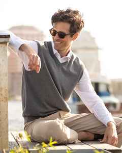 سترة من الكشمير الممتاز مع تصميم برقبة على شكل V بطانة من القطن من شركة التصنيع الأصلية فاخرة مخصصة - Product Image 3