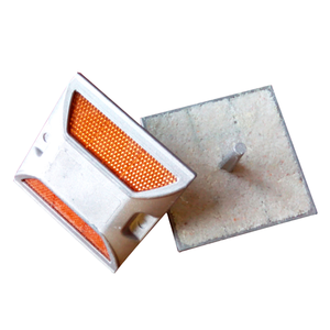 Borne de signalisation routière réfléchissante solaire en aluminium, étanche, pour autoroute et allée, portée de vision de 800 m, garantie 14 mois - Product Image 1