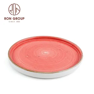 Vaisselle de restaurant moderne 10 pouces, assiette ronde décorative en céramique de porcelaine rouge pour le service de pizza de mariage