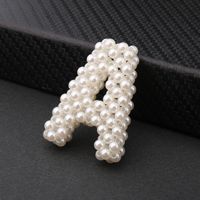 Accessoires de chaussures artisanaux en fer avec 26 lettres et perles d'imitation, breloques, pièces de chaîne de téléphone perlée de Yiwu - Vente en gros disponible