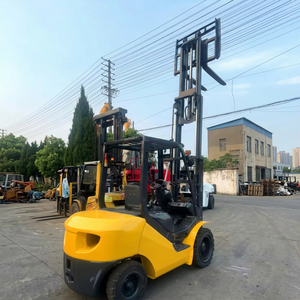 Montacargas Diésel Komatsu Usado Original de 3t/5 Toneladas Fd30/Fd100 4WD con Neumáticos Sólidos para Terreno Accidentado - Product Image 1