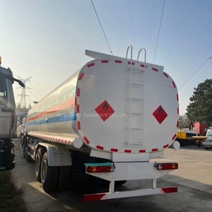 <span class=keywords><strong>Camion</strong></span>-<span class=keywords><strong>citerne</strong></span> diesel Sinotruk Howo 8x4 d'occasion, 371 ch, transporteur de carburant, capacité de 30 m3 - Product Image 6