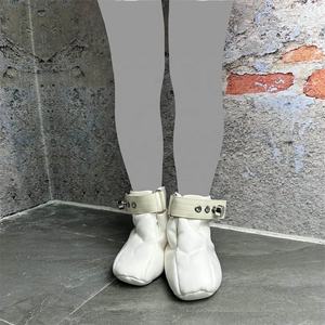 รองเท้าบู้ทบุนวมสำหรับผู้ลี้ภัย, รองเท้าบู้ทบุนุ่มสำหรับผู้ป่วยที่เป็นสถาบันทาส - Product Image 4