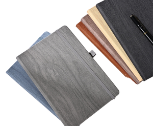 Carnet A5 en similicuir grain de bois avec fermeture élastique et porte-stylo élastique, 100 feuilles, cadeau élégant pour l'écriture - Product Image 1