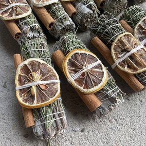 Commercio all'ingrosso <span class=keywords><strong>di</strong></span> CELION 4 pollici <span class=keywords><strong>di</strong></span> rosmarino arancio cannella odore naturale bianco salvia fasci <span class=keywords><strong>di</strong></span> erbe secche fiore per sbavature - Product Image 3