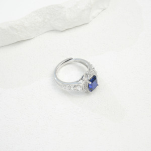 Bague ajustable en argent sterling 925 avec saphir bleu, saphir simulé bleu royal taille coussin avec halo en zircon cubique, pour fiançailles et mariage de luxe - Product Image 3