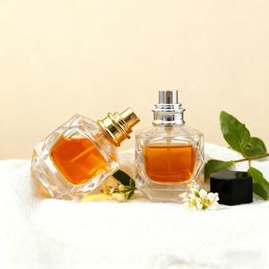 ขวดน้ำหอมแก้วใสหรูหรา ขนาด 30 มล. 50 มล. 100 มล. พร้อมฝาฉีดสีทอง/สีเงิน - Product Image 1