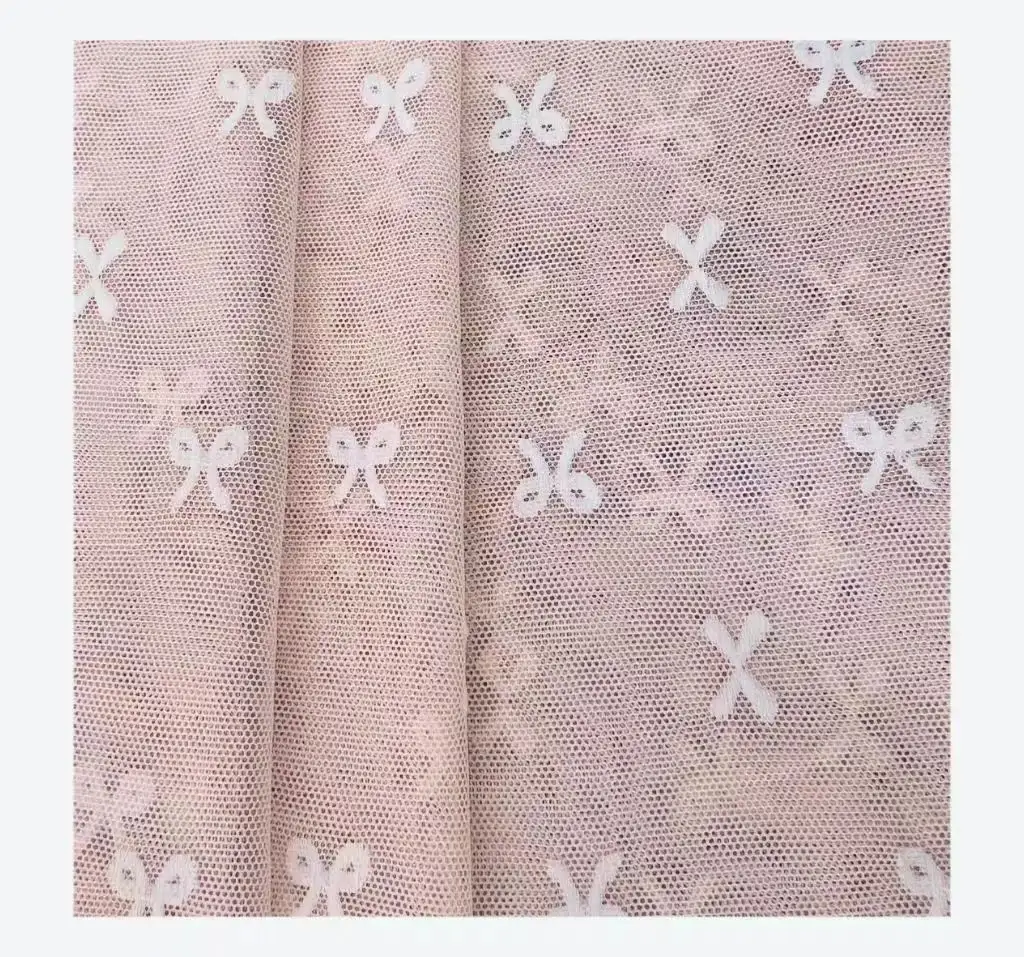 Tissu extensible élastique Beau design de bonne qualité Tissu de dentelle de tulle de maille de saree classique pour les vêtements