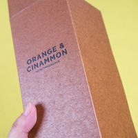 Impression de boîtes Diffuseur UV ponctuel en papier spécialisé personnalisé Collection de parfums fins Emballage en boîte en carton d'huile parfumée avec insert