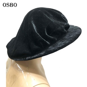Gorro de Graduación Doctoral de Terciopelo Negro Estilo Británico, Gorro Tudor/Beefeater - Product Image 2