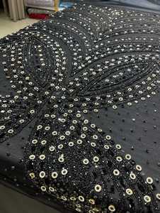 Tissu en dentelle à mailles perlées à la mode, brodé à la main avec des paillettes, parfait pour les robes et les robes de soirée - Product Image 4