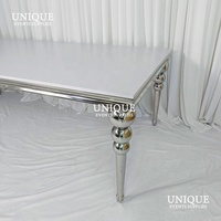 Tables de mariage de luxe en MDF Mobilier de réception blanc moderne Base en acier inoxydable pour les repas d'hôtel Événements en plein air Banquets