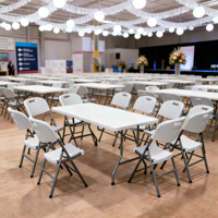 Table pliante en HDPE moulé par soufflage de 8 pieds à haute capacité de charge, conception empilable pour magasin de détail éphémère