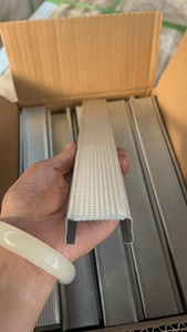 Australie Profilé en métal galvanisé de haute qualité C Canal Latte de plafond utilisée <span class=keywords><strong>pour</strong></span> les <span class=keywords><strong>plaques</strong></span> de plâtre Rapide et facile à installer - Product Image 5