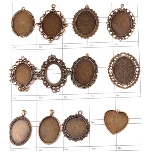 Vente en gros de pendentifs vides en alliage plaqué or 18 carats, style vintage antique bronze, avec base cabochon, plateau à bijoux, breloques de créateur, <span class=keywords><strong>bouddhisme</strong></span> <span class=keywords><strong>tibétain</strong></span> - Product Image 3