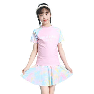 ชุดว่ายน้ำเด็กสองชิ้น แขนสั้น สีชมพู-ฟ้า ลายมัดย้อม UPF50+ แห้งเร็ว คอกลม สำหรับเด็กผู้หญิง - Product Image 1