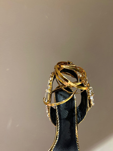 Sandales d'été formelles à talon aiguille de 105 mm, entièrement ornées de diamants, avec bride dorée de luxe cousue à la main, style très tendance - Product Image 2
