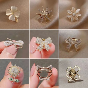 Junhong Jewelry Exquisite <b>Emerald</b> Green Dancing Butterfly Brooch Creative Women's Alloy Gold Plated Rhinestone Crystal Gift - Product Image 2