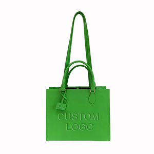 Nuovo Design personalizzato All Over Debossed Logo borsa in pelle PU borse a mano di grande capacità borse da donna - Product Image 1