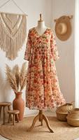Robe midi en mousseline Alfino tendance et très vendue, au design élégant, idéale pour les tenues de villégiature et les événements sociaux, disponible à la vente