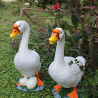 Simulation d'aménagement paysager extérieur Statue de canard en résine imperméable et écologique avec lumière solaire extérieure Ornement de jardin