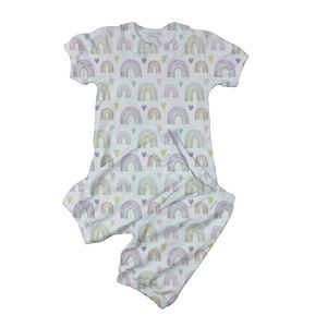 Conjunto de Ropa de Verano para Niñas con MOQ Bajo, Conjuntos de Salón para Niñas, Top de Manga Corta con Mariposas Arcoíris + Pantalones Cortos - Product Image 3