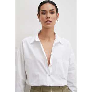 เสื้อเชิ้ตป๊อปลินสีขาวทรงโอเวอร์ไซส์สำหรับผู้หญิง สไตล์มินิมอล ติดกระดุม ดีไซน์กระเป๋าเดียว ใส่ได้ทุกวัน - Product Image 1