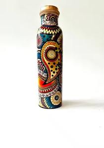 Elegante botella de cobre puro hecha a mano con diseño martillado para cocina, hogares y restaurantes, contenedor de agua de metal ligero - Product Image 2