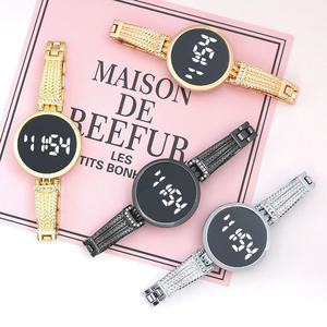 <span class=keywords><strong>Orologio</strong></span> <span class=keywords><strong>da</strong></span> Polso Vintage 6076 con LED Bianco, Bracciale Charm di Lusso in Lega Metallica per Donne - Product Image 1