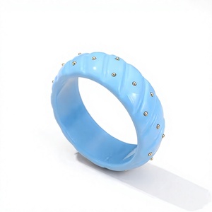 Nouveau Bracelet Manchette Géométrique en Résine Colorée de Qualité Supérieure avec Perles Dorées, Bijou Fait Main Idéal pour Fête, Mariage ou Cadeau - Product Image 2