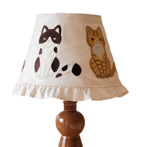 Abat-jour brodé en tissu motif chat mignon, design moderne, lampe de bureau pour chambre d'enfant - Product Image 3