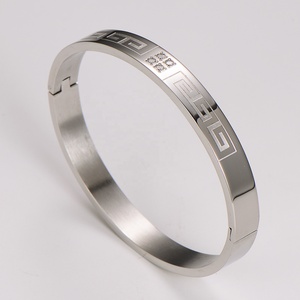 Fashionable and Simple Glossy Bracelet Women's Unique Buckle Bracelet Elegant Wristband Exquisite <strong>Stainless</strong> <strong>Steel</strong> <strong>Jewelry</strong> - Product Image 2