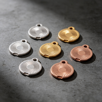Collier tendance classique en acier inoxydable plaqué or 18 carats avec pendentif cœur, hypoallergénique, minimaliste, unisexe, chaîne à maillons personnalisable OEM