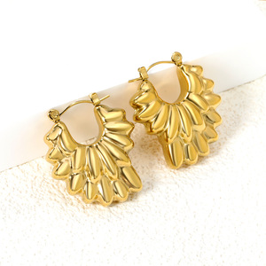 Pendientes de Aro en Forma de Pétalo, Chapados en Oro, de Acero Inoxidable, Joyería de Moda para Uso Diario de Mujer - Product Image 1
