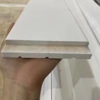 Cadre de porte plat moderne en pin Radiata FJ apprêté blanc 21/32"*4 9/16"*7' pour usage hôtelier et hospitalier