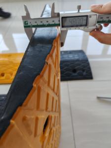 उच्च गुणवत्ता 500 मिमी चिंतनशील सड़क रबर रैंप गति सड़क के लिए कम कीमत वाले प्लास्टिक गति नियंत्रण हम्प - Product Image 6