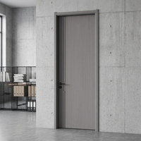 Porte intérieure contemporaine en MDF imperméable avec surface finie pour maisons modernes, appartements, chambres, cuisines et villas