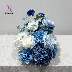 Décoration de table de mariage ou de fiançailles en fleurs artificielles ovales bleues et blanches - Product Image 1