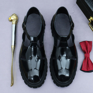 Sandales d'été classiques pour hommes en cuir de vache véritable à bout fermé, antidérapantes, avec bride à boucle et semelle en caoutchouc, idéales pour la conduite et les affaires. - Product Image 1