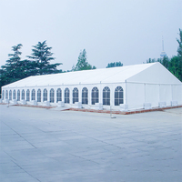 Tente de réception extérieure de luxe avec structure en aluminium et toit transparent blanc, tailles 10x30-20x40, pour 200-800 personnes, personnalisable