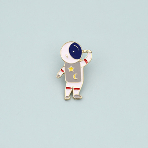 Pin de Solapa Personalizado con Diseño de Astronauta Interestelar en 3D, Redondo, Magnético, Estilo Anime - Product Image 3