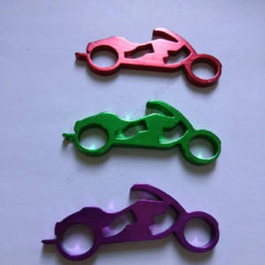 Llavero de moda YD489 al por mayor, con forma de coche deportivo para hombre, abridor de botellas de aluminio, abridores de botellas personalizados con diseño de oso - Product Image 1