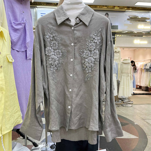 Camicetta Elegante Primaverile con Ricami Floreali Tridimensionali e Bottoni con Perline, <span class=keywords><strong>Camicia</strong></span> Larga in <span class=keywords><strong>Lino</strong></span> per <span class=keywords><strong>Donna</strong></span>, Vendita all'Ingrosso - Product Image 3