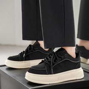 Nuevos Zapatos de Cuero para Hombre, Estilo Coreano, de Suela Gruesa, que Aumentan la Altura, Zapatillas Casuales Modernas y Versátiles para Uso Diario - Product Image 1