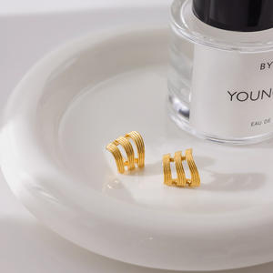 Trendy Ladies Classic 18K Gold Threaded Three Layers Studs Pendientes de acero inoxidable al por mayor - Product Image 3