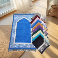 Tapis de prière musulman moderne en polyester lavable, rembourré, à motifs floraux, fait main, de haute qualité, avec couverture, coffret cadeau